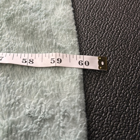 Light Green/Teal throw blanket - Picture 5 of 6